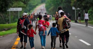 Caravana con alrededor de 5.000 migrantes sale de Chiapas