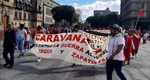 Familias triquis protestan en Palacio Nacional; exigen regreso seguro a Copala